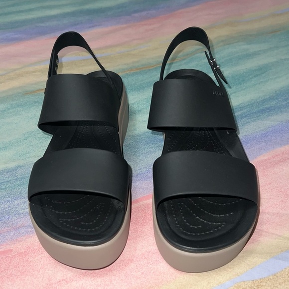 Crocs Brooklyn Low Wedge Platform Sandal Black / Mushroom Tan Size 11 - Picture 5 of 8